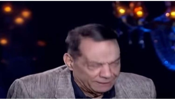 الفنان حلمي بكر يبكي على الهواء ويستغيث بالسلطات بسبب اعتداء عليه (فيديو)
