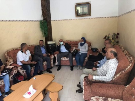 محافظ جنين يتفقد بلدة يعبد ويطلع على أوضاع المواطنين