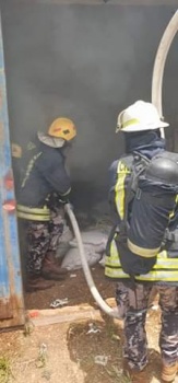 جنين: الدفاع المدني يخمد حريق منزل والمئات من بالات القش والأعلاف
