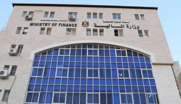 "المالية": البنوك خالفت المعايير المصرفية بغلقها حسابات أسرى