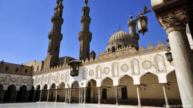 الأزهر يُجيز صلاة العيد في المنازل