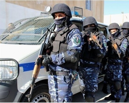 الشرطة تقبض على شخص قام بكتابة عبارات مسيئة على الجدران في بيت لحم
