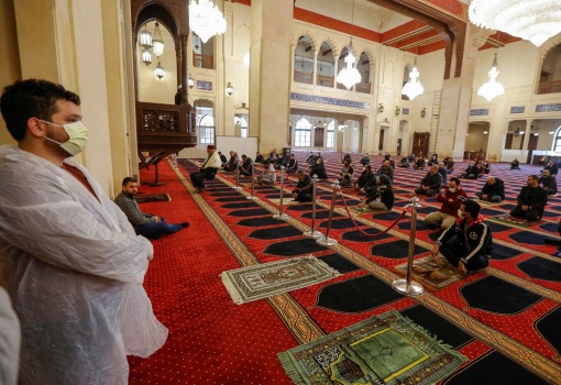 الأوقاف تدعو كبار السن والمرضى والأطفال إلى الصلاة في البيوت