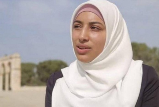 الاحتلال يبعد ناشطة مقدسية عن الأقصى 6 أشهر