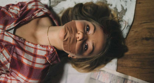 وحش في صورة إنسان"... رجل يختطف طفلة لمدة 20 عاما ويجبرها على إنجاب 9 أطفال