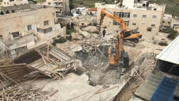الاحتلال يهدم متاجر قيد الإنشاء في القدس