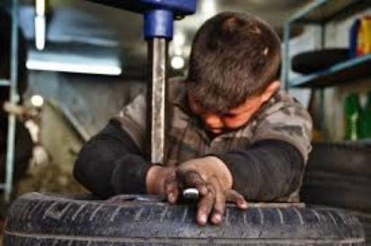 اتحاد نقابات عمال فلسطين يحذر من تعاظم مخاطر تشغيل الأطفال في فلسطين
