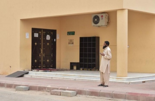 السعودية تسجّل أعلى معدل إصابات بكورونا.. أغلقت 71 مسجدا