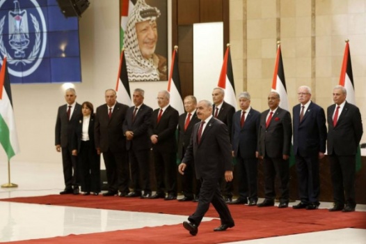 مستشار اشتية: الحكومة الفلسطينية لن تُنقص شيكلاً واحداً عن قطاع غزة