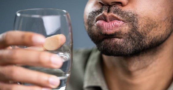 مفاجأة.. تجربة مادة موجودة في كل البيوت قد تكون علاجا لفيروس (كورونا)