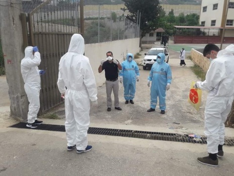 صور..طلبة الثانوية العامة في قرية عزون عتمة يتقدمون لأول امتحاناتهم وفق إجراءات وقائية