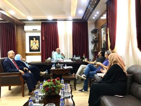 محافظ جنين يطلع على المشاريع التنموية في بلدة برقين