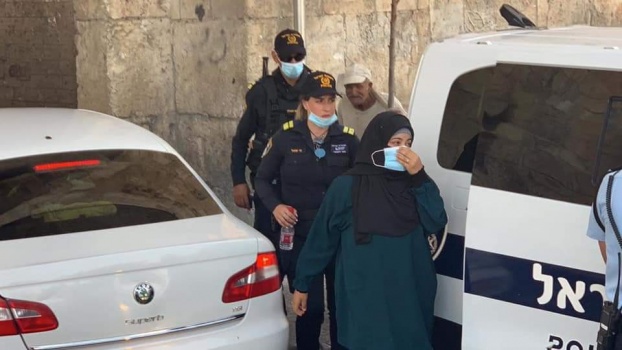 الاحتلال يعتقل حارسا و5 مقدسيات بعد الاعتداء عليهن بالضرب في "الأقصى"