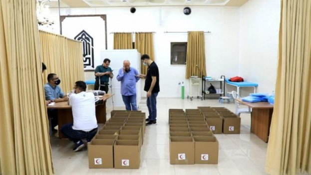 الخليل: عائلة "النتشة" تنشئ عيادة لمتابعة مرضى كوفيد 19 في مقر ديوانها