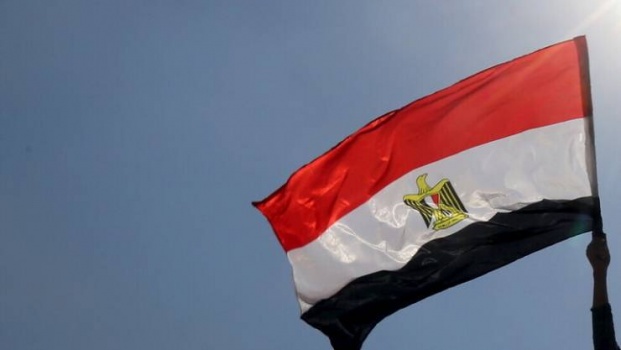 مصر.. سائق يلقي بأطفاله الثلاثة أمام قطار بملوي.. والتحريات تكشف ما حدث!