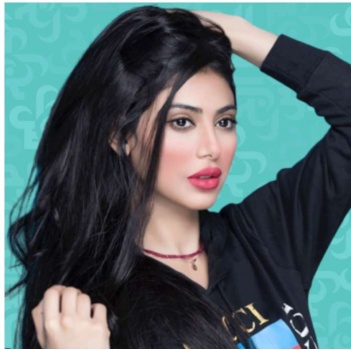 فنانة بحرينية لمتابعيها: أنتم تحبون الشاذات!!