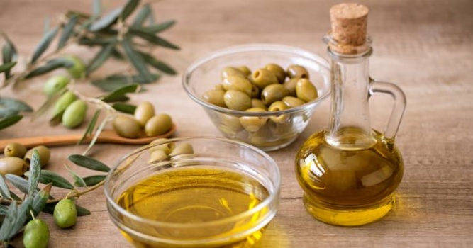 الفوائد الصحية لزيت الزيتون على الريق