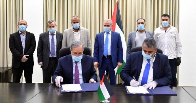 توقيع مذكرة تفاهم بين "شؤون اللاجئين" و"وقفة عز" لدعم الطلبة المحتاجين بالمخيمات