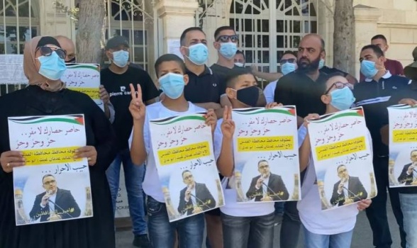 الاحتلال يمنع وقفة تضامنية مع محافظ القدس ويعتقل أمين سر