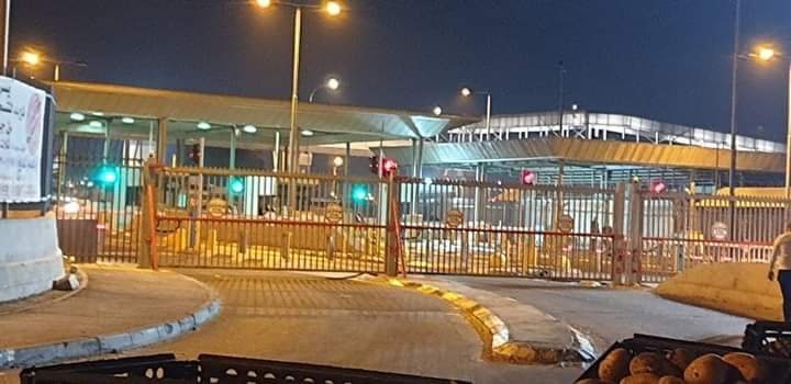 بشكل مفاجئ..قوات الاحتلال تغلق حاجزي "قلنديا" و"الكونتينر"