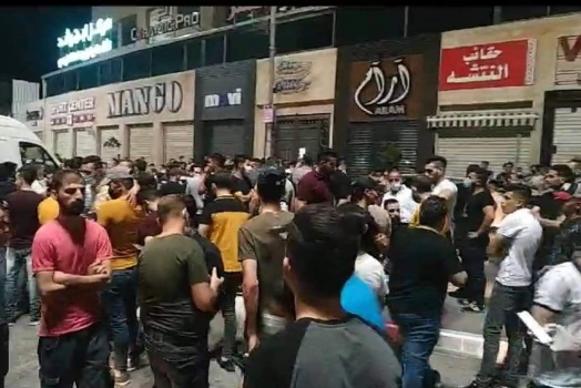 اتفاق بين غرفة تجارة الخليل والمحافظ على فتح الاسواق 