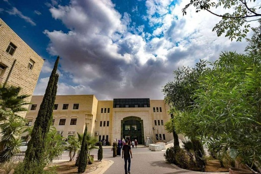 خريجو الكليات الطبية في جامعة القدس يحققون نسبة نجاح كاملة في امتحان المزاولة الإسرائيلي
