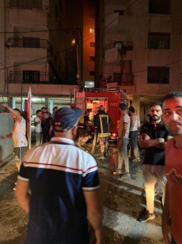 على إثر شجار عائلي...إخلاء عدة عائلات والسيطرة على حريق شقق سكنية في كفر عقب