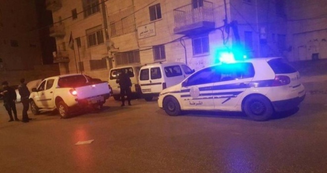 شرطة بيت لحم توقف 5 اشخاص مشتبه باعتدائهم على مركز شرطة بيت ساحور .