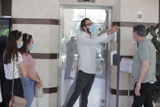 انطلاق حملة "صنّاع الأمل" بتقديم جهازي تعقيم لبلدية رام الله