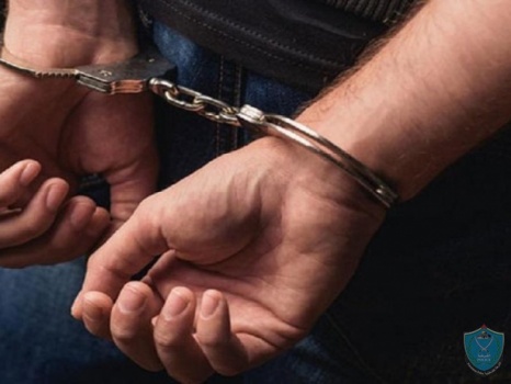 الشرطة تقبض على صاحب محل اعتدى على موظف لديه بطريقة مهينة في طولكرم
