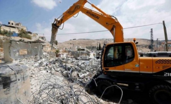 الاحتلال يهدم 4 منازل في القدس و يقتلع أشتالا من النخيل في الجفتلك ﻿
