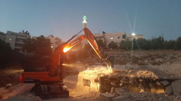 الاحتلال يجبر مقدسيا على هدم منزله في صور باهر