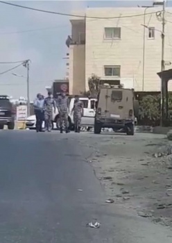 شاهد: الضابطة الجمركية والأجهزة الأمنية تمنعان جيش الاحتلال من دخول بيت لحم