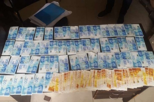 الشرطة تكشف ملابسات سلب مركبة من مواطن ومبلغ 20 الف شيكل في ضواحي القدس ﻿