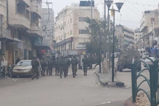 اصابة اكثر من ٢٥ مريضا بحالات اختناق جراء الغاز المسيل للدموع