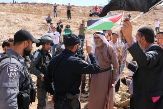 الاحتلال يعتدي على المشاركين في فعالية ضد الاستيطان بمسافر يطا