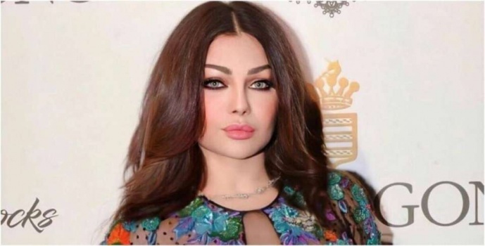 هيفاء وهبي تفاجئ جمهورها دون مكياج وبلا عدسات..كيف كانت ملامحها؟