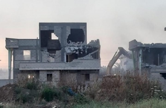 شرطة الاحتلال تجبر فلسطينيا على هدم منزله في الداخل المحتل