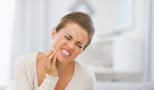 وصفات منزلية لعلاج آلم الأسنان
