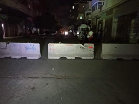 شاهد: حواجز اسمنتية وسواتر رملية لفصل شمال القطاع عن مدينة غزة