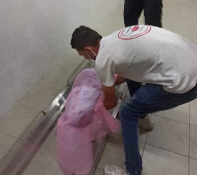 الشرطة: مقتل طفل رضيع "5 اشهر" على يد والدته بمخيم الجلزون