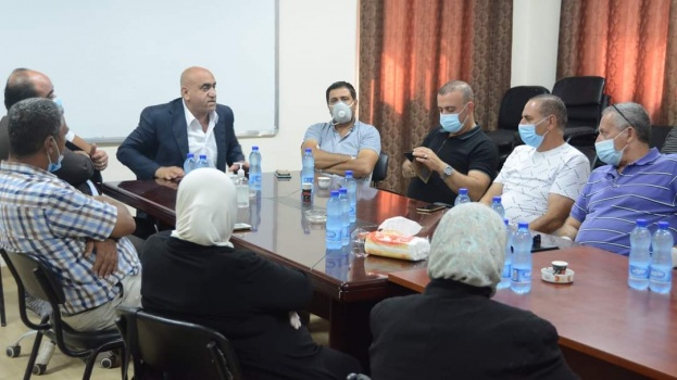 محافظ جنين ومدير الصحة يتفقدان بلدة برقين بعد تسجيل إصابات بفيروس كورونا
