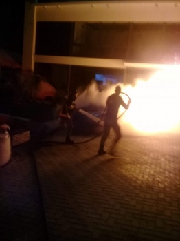 جنين: الدفاع المدني يخمد حريق مركبة بمحيط الجامعة العربية الأمريكية