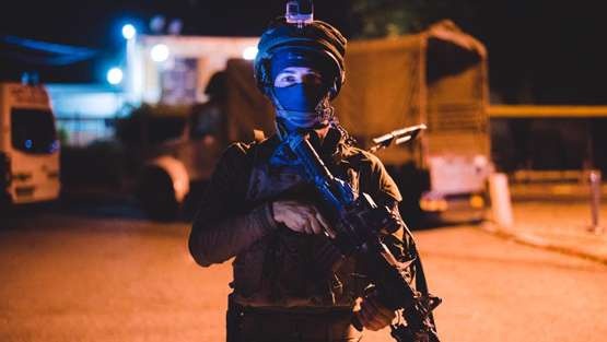 الإحتلال يواصل إقتحام قرية زبوبا غرب جنين وسط إطلاق القنابل وترويع المواطنين
