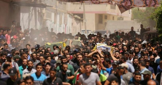 غزة: الآلاف يشيعون جثامين شهداء انفجار الشجاعية ﻿