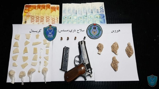 تاجر مخدرات يعترف للشرطة بمزيد من المخدرات وسلاح ناري في رام الله ﻿
