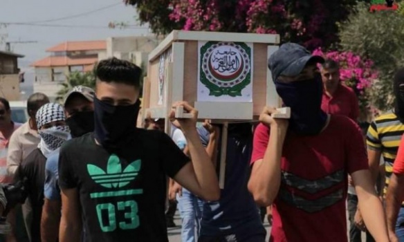 فلسطينيون "يشيعون" الجامعة العربية بعد فشلها في إدانة التطبيع