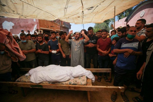 غزة تشيّع جثامين الأشقاء الثلاثة الذين احترقوا داخل منزلهم