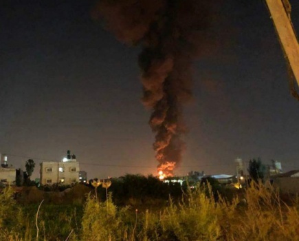 جودة البيئة: مصانع "جيشوري" الاستيطانية قامت بإشعال مخلفاتها الصناعية في أراضينا