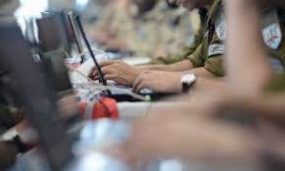 مُدونة إسرائيلية تكشف معلومات استخباراتية سرية تُهدد أمن مسؤولين بارزين